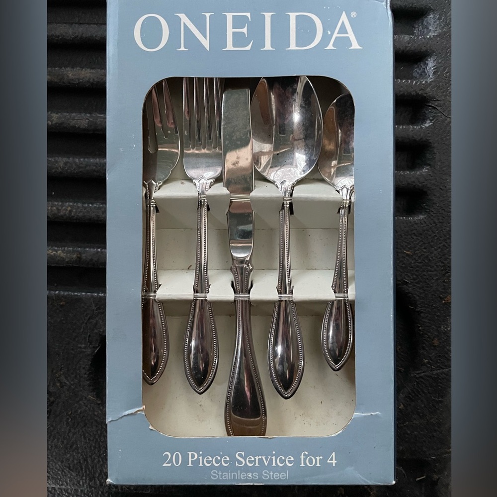 Oneida 20 piece Silverware